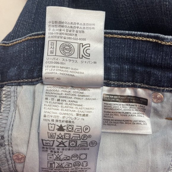 Womens Levi Size 8 denim capri 17” inseam - Picture 6 of 12